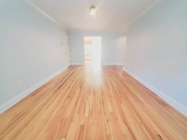 Foto del edificio - 409 Glenbrook Rd