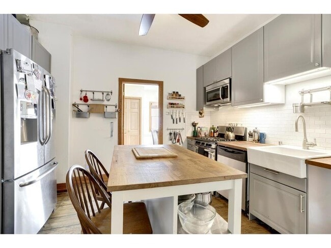 Building Photo - 809 W 28th St
