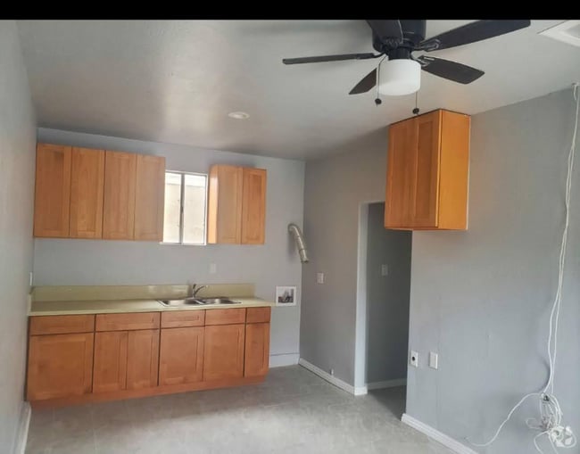 Building Photo - 1067 S Herbert Ave