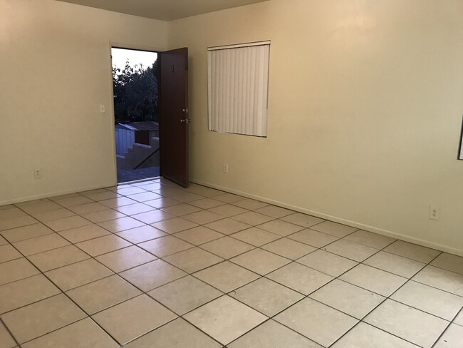 Building Photo - 5231 Huntington Dr N