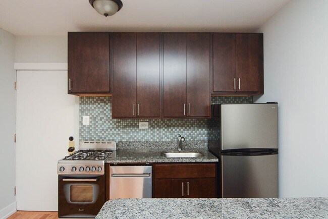 Foto del edificio - 820 W Cornelia Ave