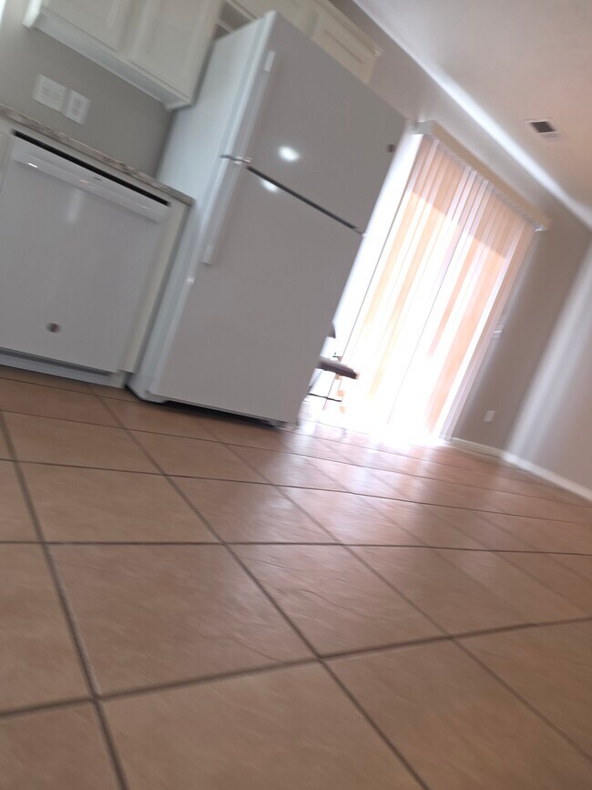 Foto del edificio - 645 1225 N