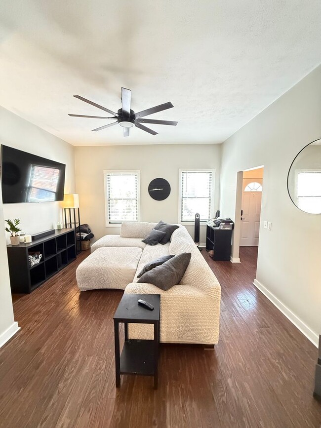 Building Photo - Newly Remodeled 3 Bed Ged 2 Bath Single-Fa...