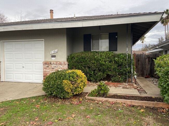 Building Photo - Duplex - 2 Bdrm 1 Bath Off Howe Avenue & F...