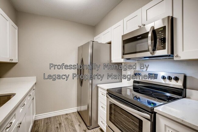 Building Photo - 5873 S Prince St