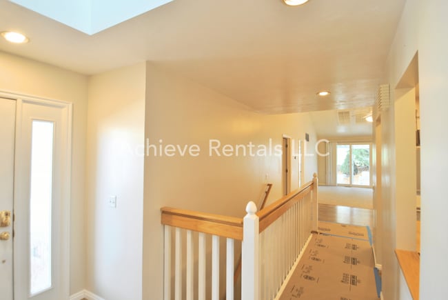 Building Photo - 637 E 950 S