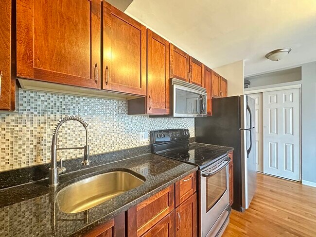 Foto del edificio - 4180 N Marine Dr