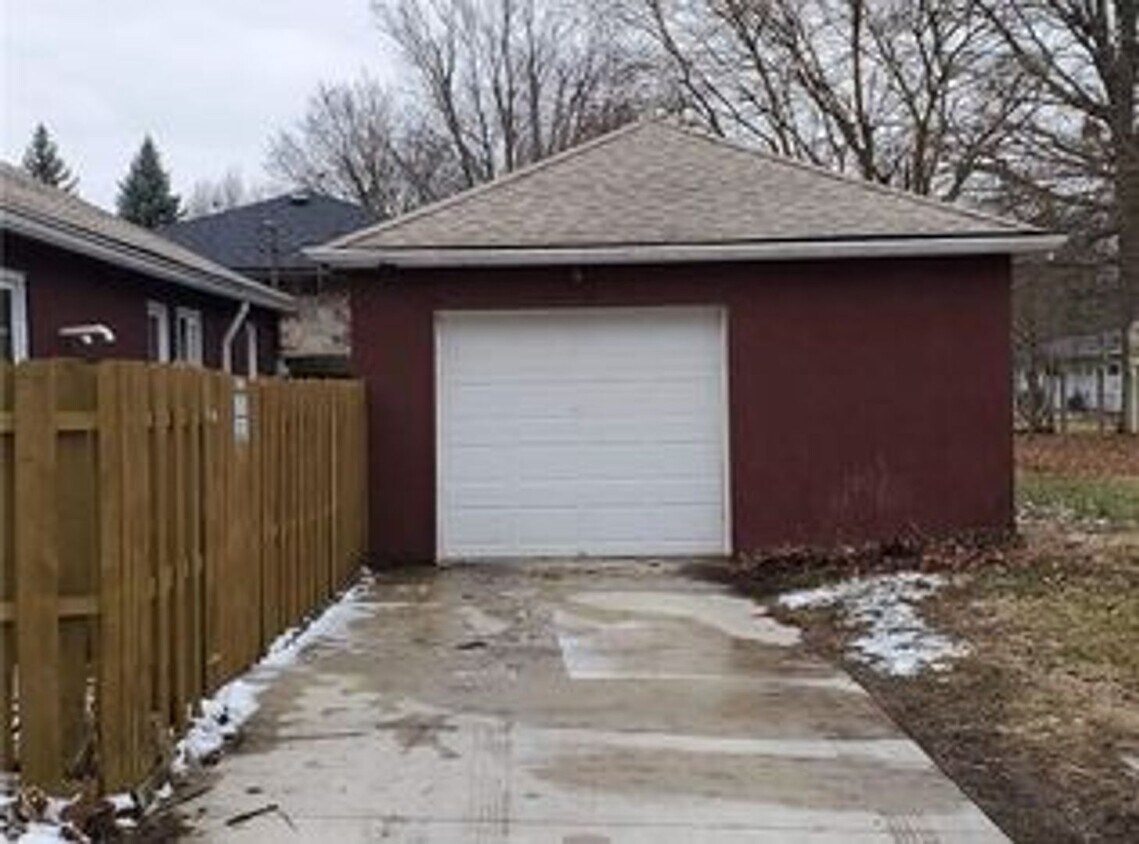 Foto principal - 3 bedroom 1 bath