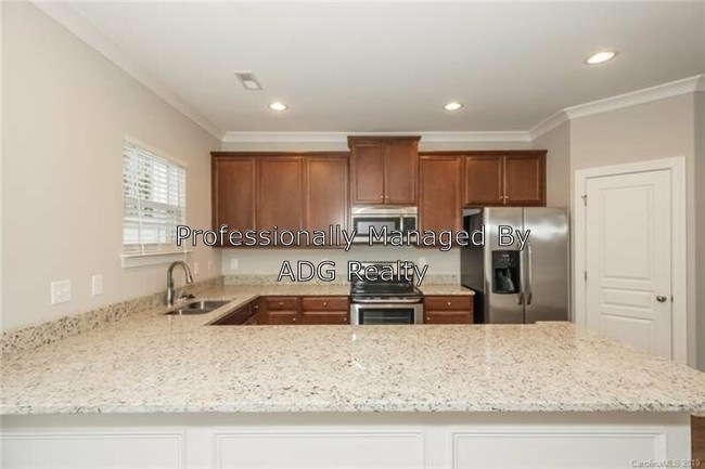 Foto del edificio - 316 Halton Crossing Dr SW