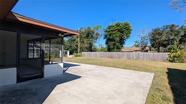 Foto del edificio - 874 Dolphin Ave NW