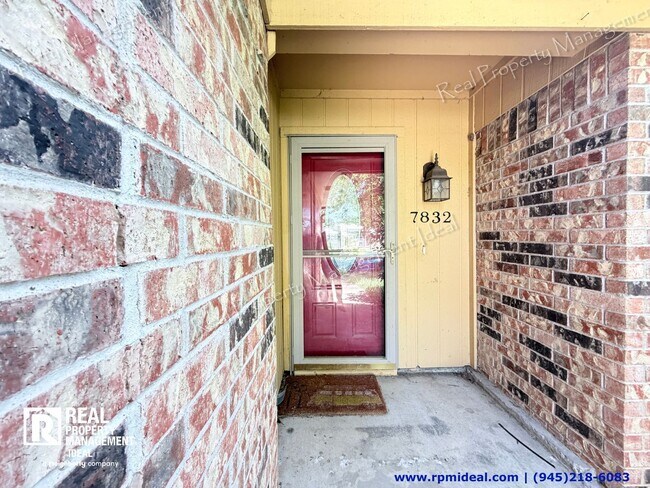 Building Photo - 7832 Pebblebrook Dr
