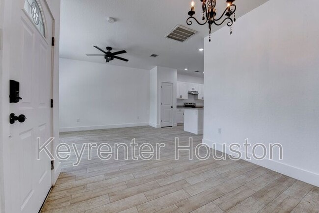 Foto del edificio - 5121 Southwind St