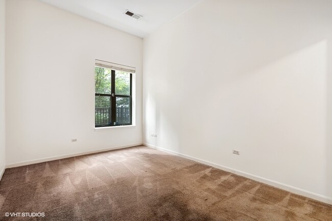 Foto del edificio - 1250 S Indiana Ave