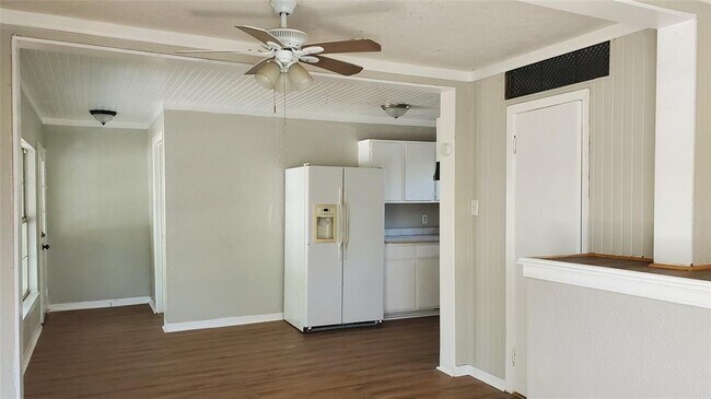 Foto del edificio - 5816 Pinehurst Dr