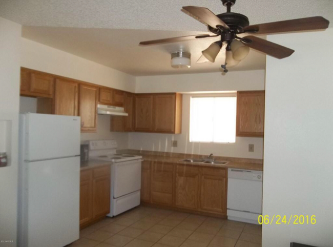 Foto del edificio - 465 W Ivyglen St