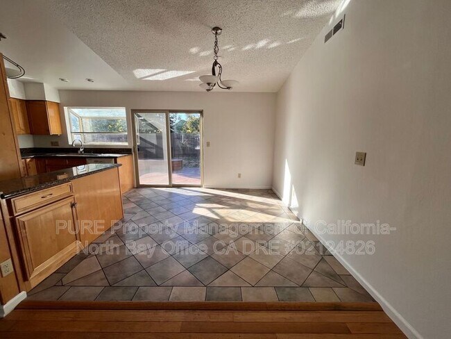 Foto del edificio - 1447 Quail Dr