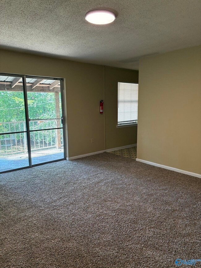 Building Photo - 4 Cloverleaf Dr