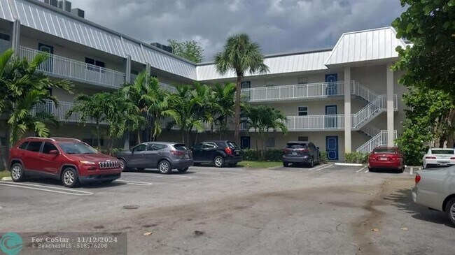 Building Photo - 3000 Riverside Dr