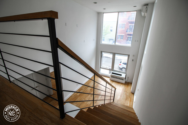Building Photo - 150 Newell St