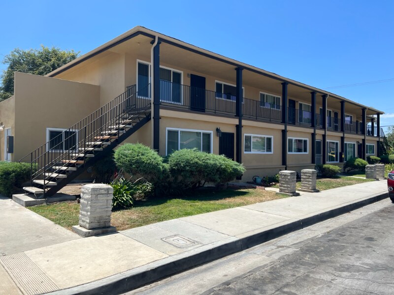 Primary Photo - 900 S Highland Ave