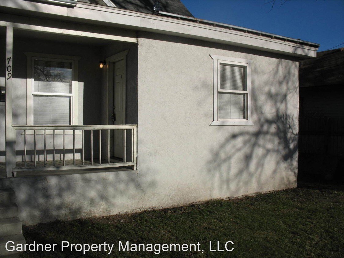 Primary Photo - 709 E Belmont St