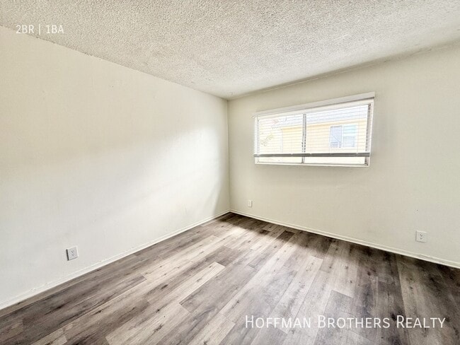 Foto del edificio - 7919 S Hoover St