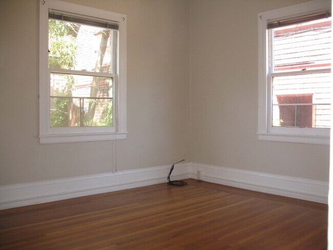 Building Photo - 476 Weldon Ave