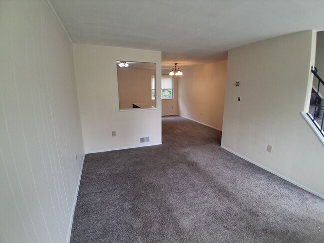 Living room - 806 Westbury Rd
