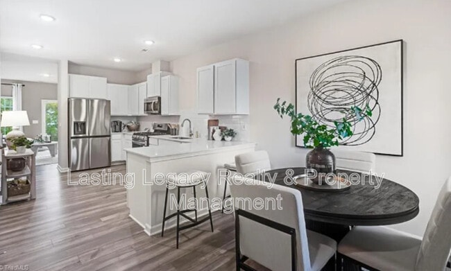 Building Photo - 3134 Fall Hls Dr