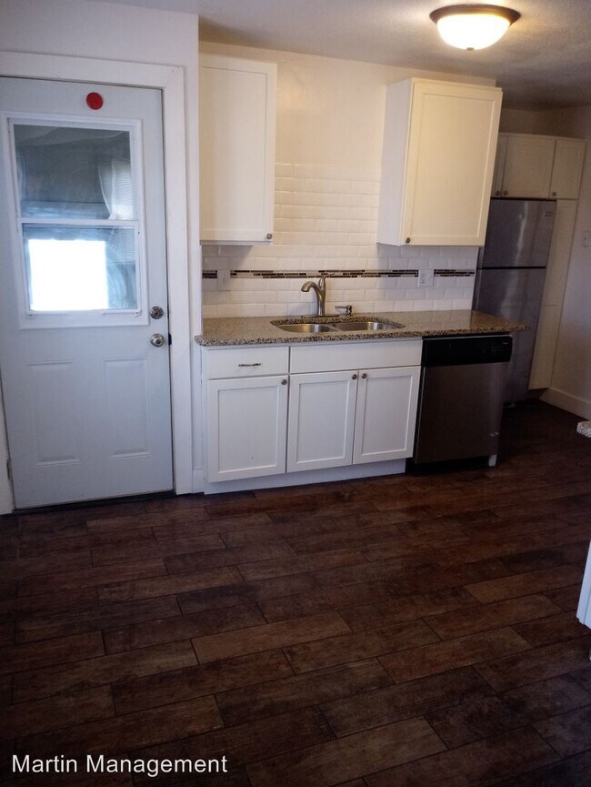 Building Photo - 3 br, 1 bath House - 333 W. 5th St.