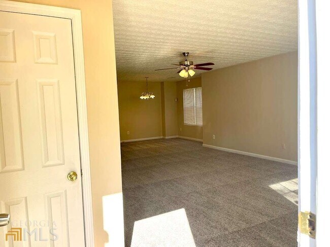 Building Photo - 1360 Regal Heights Dr