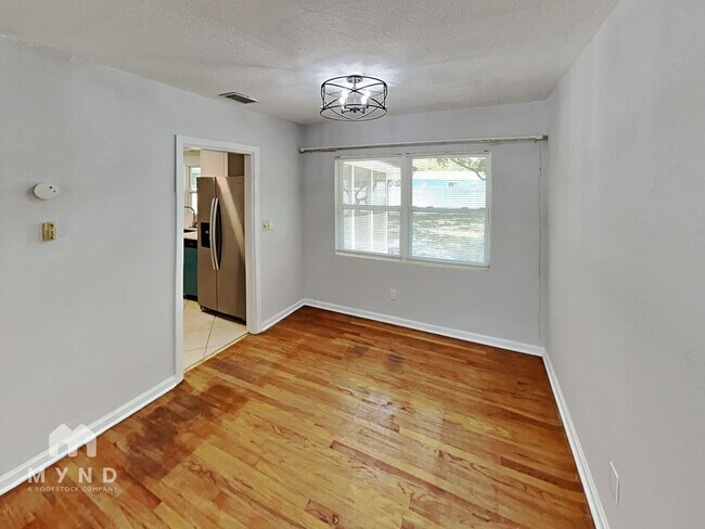 Building Photo - 809 Woodside Ave