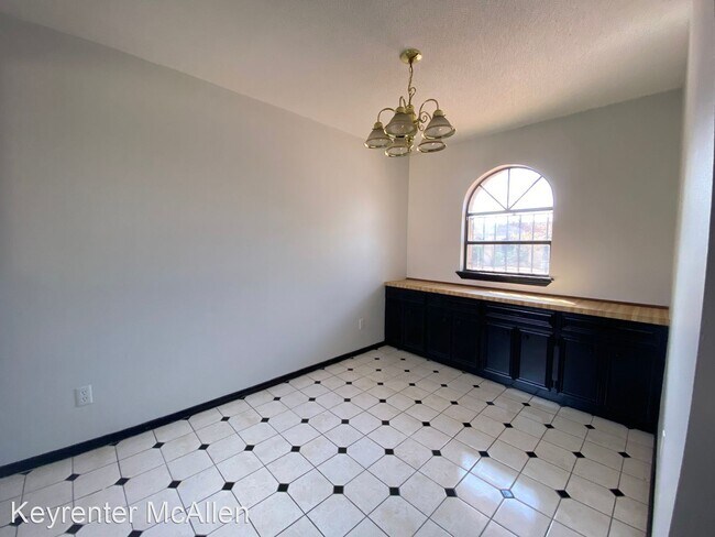 Building Photo - 3 br, 2 bath House - 400 Tyler Avenue