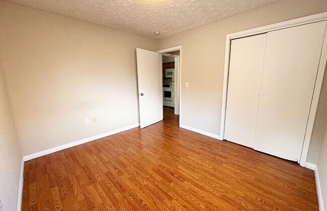 Building Photo - 559 Lowell Ave