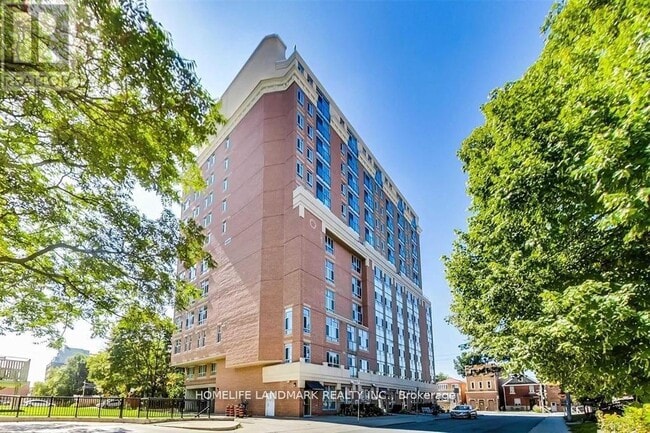 Photo du bâtiment - 15 Maplewood Ave