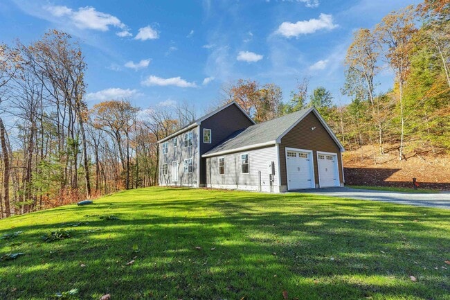 Building Photo - 231 Putnam Hill Rd