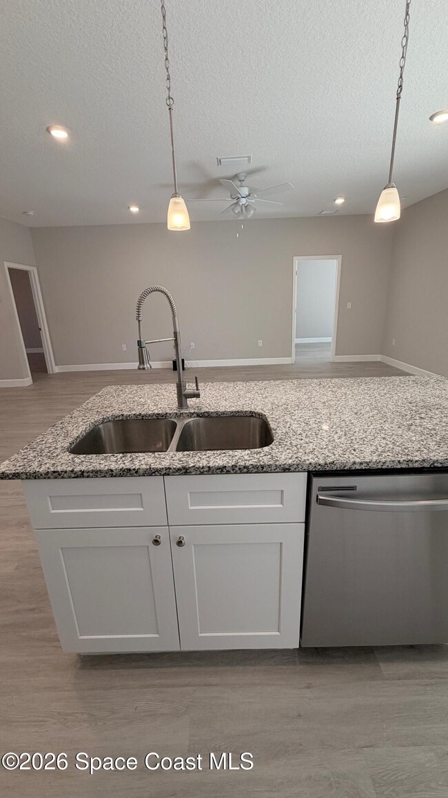 Building Photo - 1318 Saxony Rd SW