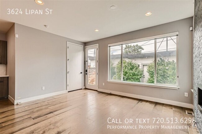 Foto del edificio - Luxury 3-Bedroom Townhome in the Heart of ...