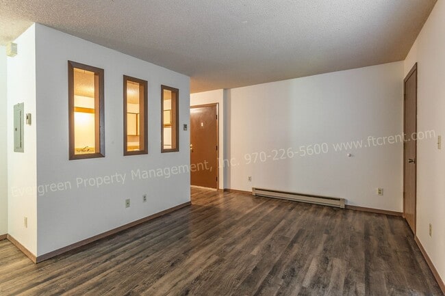 Building Photo - 348 Terri Dr