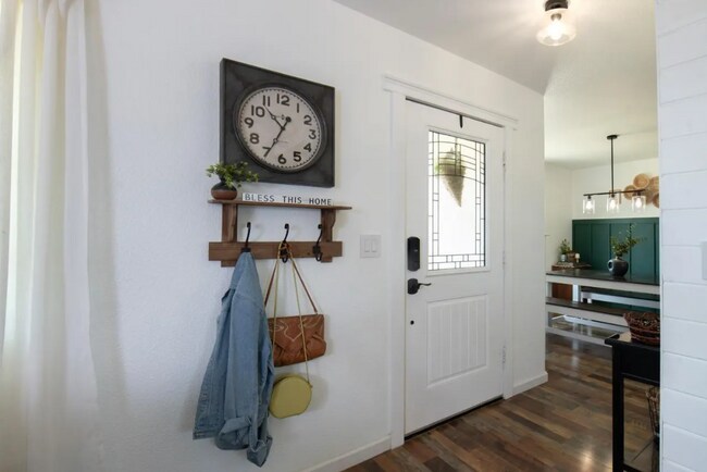 Foto del edificio - 1228 E Waterview St