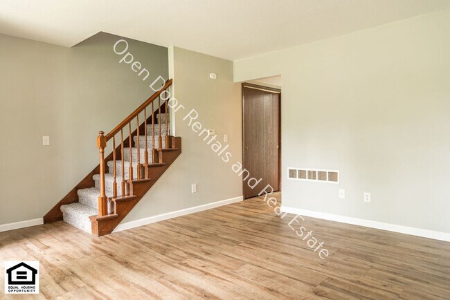 Foto del edificio - Fort Wayne Rising 5018/5020 Vermont Lane
