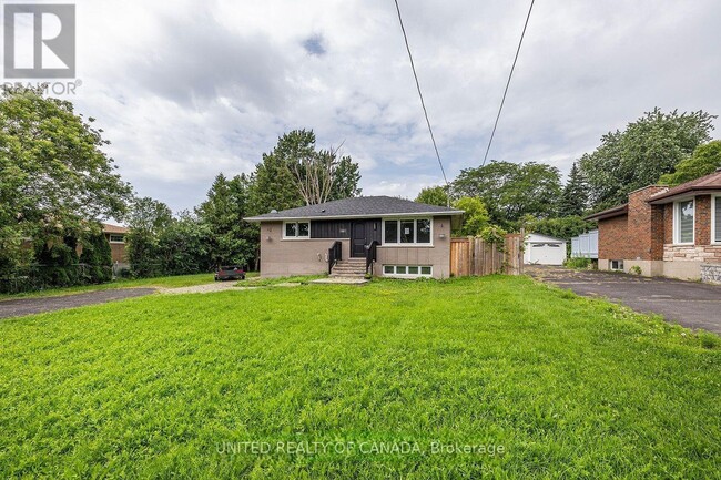 Photo du bâtiment - 66 Thickson Rd N