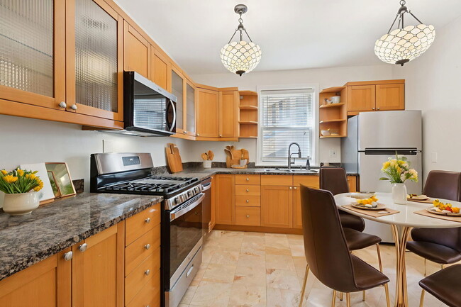 Foto del edificio - 5955 N Winthrop Ave