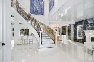 Building Photo - 377 Squire Dr
