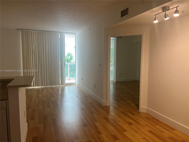 Foto del edificio - 5085 NW 7th St