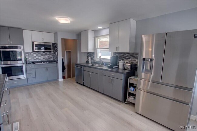 Foto del edificio - 190 W Elmview Ave