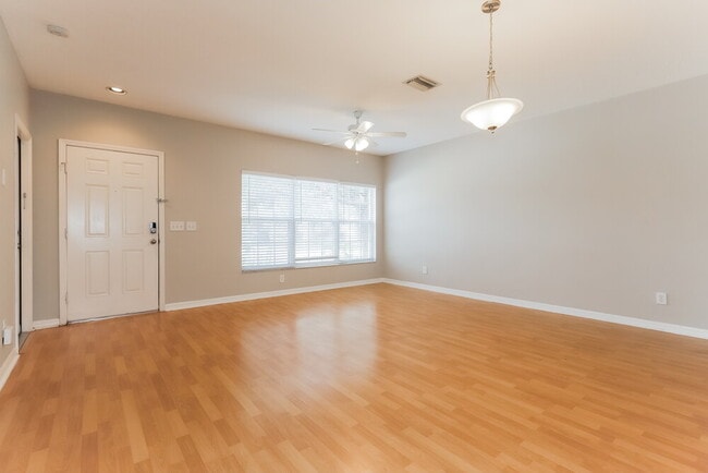 Building Photo - 10808 Shasta Ct