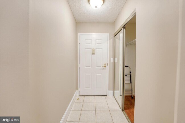 Building Photo - 2181 Jamieson Ave