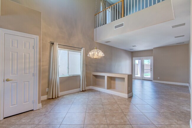 Foto del edificio - Beautiful home located in the desirable gated community of Sunridge Heights Residence!