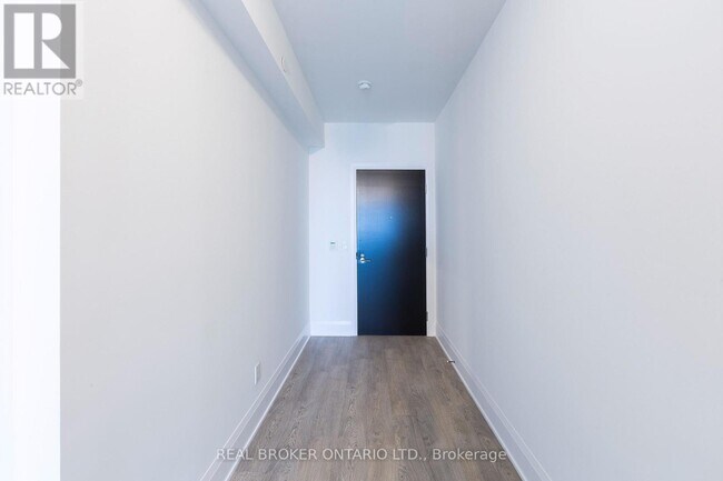 Photo du bâtiment - 101 Erskine Ave